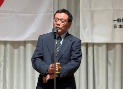 乾杯の発声は第五代川村会長が務めた