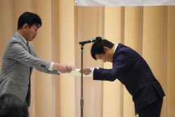 感謝状を授与した