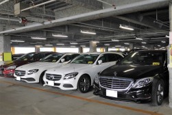 ヤナセコーナーには上質車が多数出品された