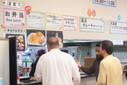 ハラル料理では会場初のビリヤニを用意