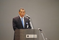 総会の冒頭、新園会長があいさつを述べた