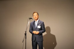 懇親会の冒頭、ＪＵ沖縄の仲田裕治会長があいさつ