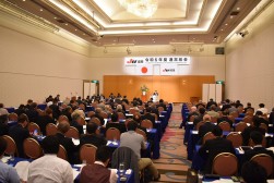 多くの会員が出席した