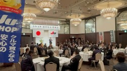 総会後の懇親会に多数の来賓と会員が参加