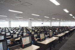 早朝から多くの会員が来場した
