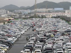 出品車で埋めつくされた来場者用駐車場