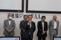 ＪＵコーポレーションの鈴木副会長が祝辞を述べた