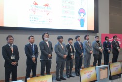県外から多くの来賓が訪れた