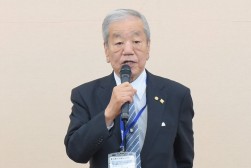 来賓を代表してあいさつを行うＪＵ中部・松本会長