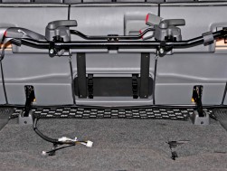 2ndシート下に専用ステーを固定