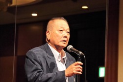 上田会長があいさつを述べた