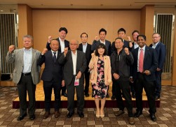 懇親会終了直前に片山さつき代議士が来場