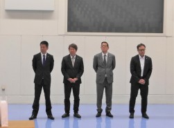 写真左からＪＵ佐賀の田中理事長と副島努流通委員長、ＪＵ長崎の東理事長、得丸健一流通委員長