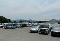 さくらんぼじゃんぼAAに多数の出品車が並ぶ