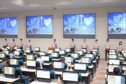 各部門の責任者が登壇