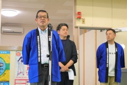 東理事長が感謝の言葉を述べた