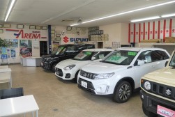 「スズキアリーナ中もず」のショールーム