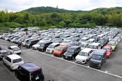出品ヤードは満車状態に