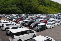 出品ヤードは満車に
