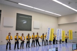 青年部会員たちが登壇した