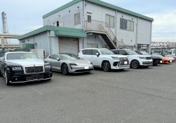 高額輸入車が並ぶ横浜会場