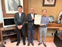 広瀬市長（写真中央）からは感謝状が贈られた