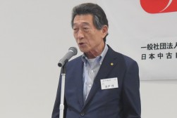 来賓あいさつを行う海津会長
