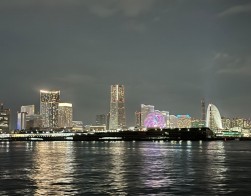 船上から見た横浜の夜景