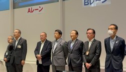 東北ブロック各県理事長を前に伊藤理事長があいさつ