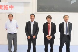 写真左からＪＵ長崎の東理事長、ＪＵ佐賀の田中理事長、ＪＵ佐賀の副島努流通委員長、ＪＵ長崎の得丸流通委員長