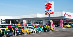 八木沢自動車販売店舗外観
