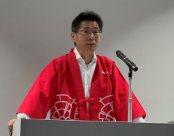 関社長が東京会場であいさつ