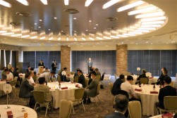 会議後には懇親会を開催した