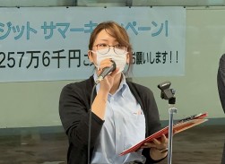 あいさつに立つ吉野さん