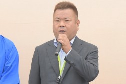 あいさつを行うＪＵ中部・貫名青年部代表幹事