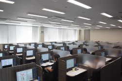 ポス席７６席を用意