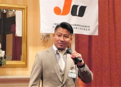 貝塚代表幹事は感謝の言葉を述べた