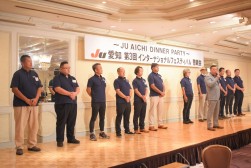 懇親会であいさつを行う森川流通委員長
