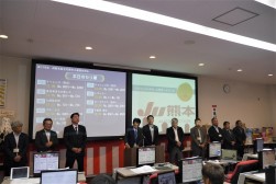 セレモニーには九州各県ＪＵの流通委員長が登壇した