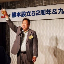 前夜祭では中尾流通委員長が乾杯のあいさつ