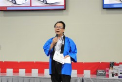 平田金融委員長が各支部を表彰した