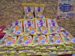 大量の新米を用意して会員を迎えた