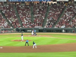 白熱した試合をバックスクリーン横から観戦