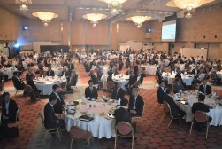 約３００名が招待された