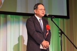 乾杯の発声は日本オートオークション協議会・荒井会長