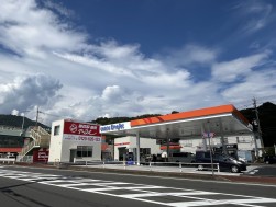 ガソリンスタンド併設のアップル大井松田インター店