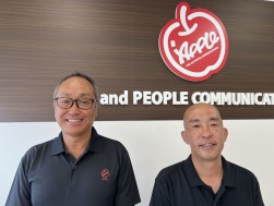 小谷店長（左）と鈴木さん（右）