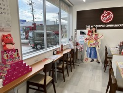 明るく潔 な店内 