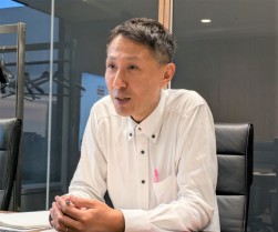 テントリの魅力を体感して欲しいと話す金山次長