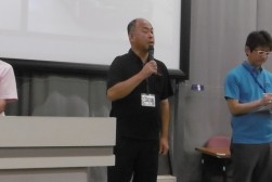 あいさつを述べるディーラー会会長・望月氏